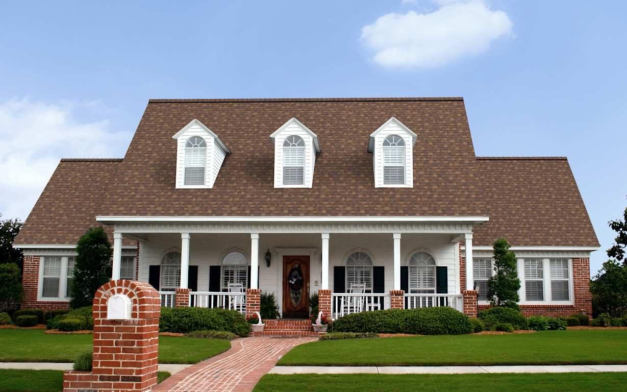 Home with an asphalt shingle roof in Desert Rose